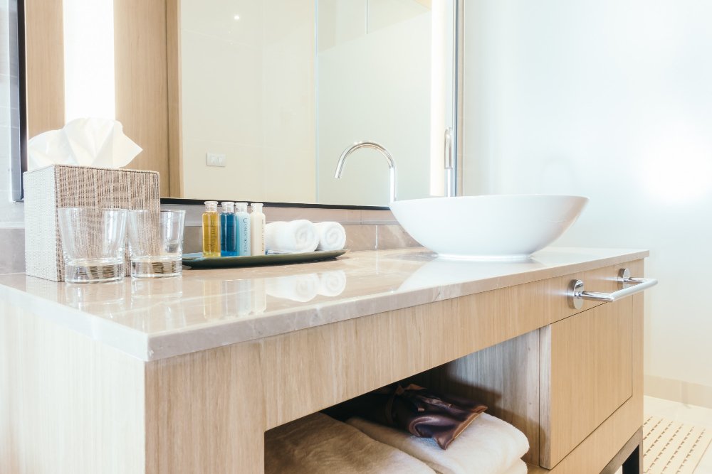Custom Countertop Design: A Minimal & Clean Approach to Home Remodeling